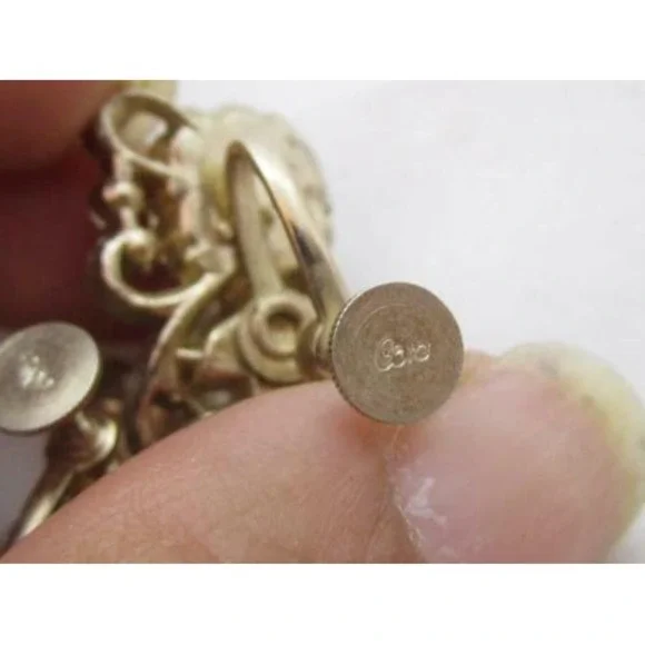 Vintage Designer Signed Older Coro Red & Black Glass Flowers SB Earrings - Picture 3 of 5